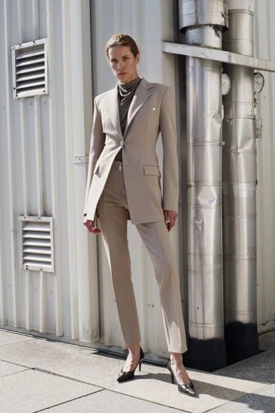 Look 4